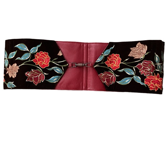 Velvet Belt - Picture 1 of 2